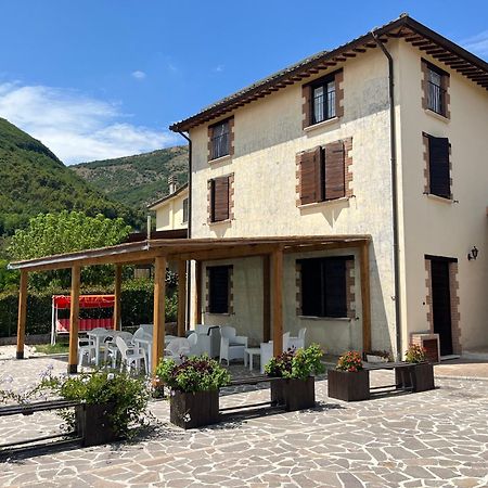 Casa Vacanze Vecchio Frantoio Residenza Leccino Spoleto Esterno foto